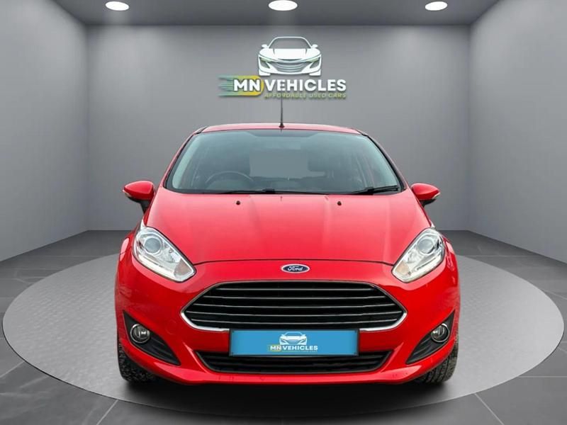 Used Ford Fiesta Zetec 82 HP (60 kW) 2016 Red Hatchback