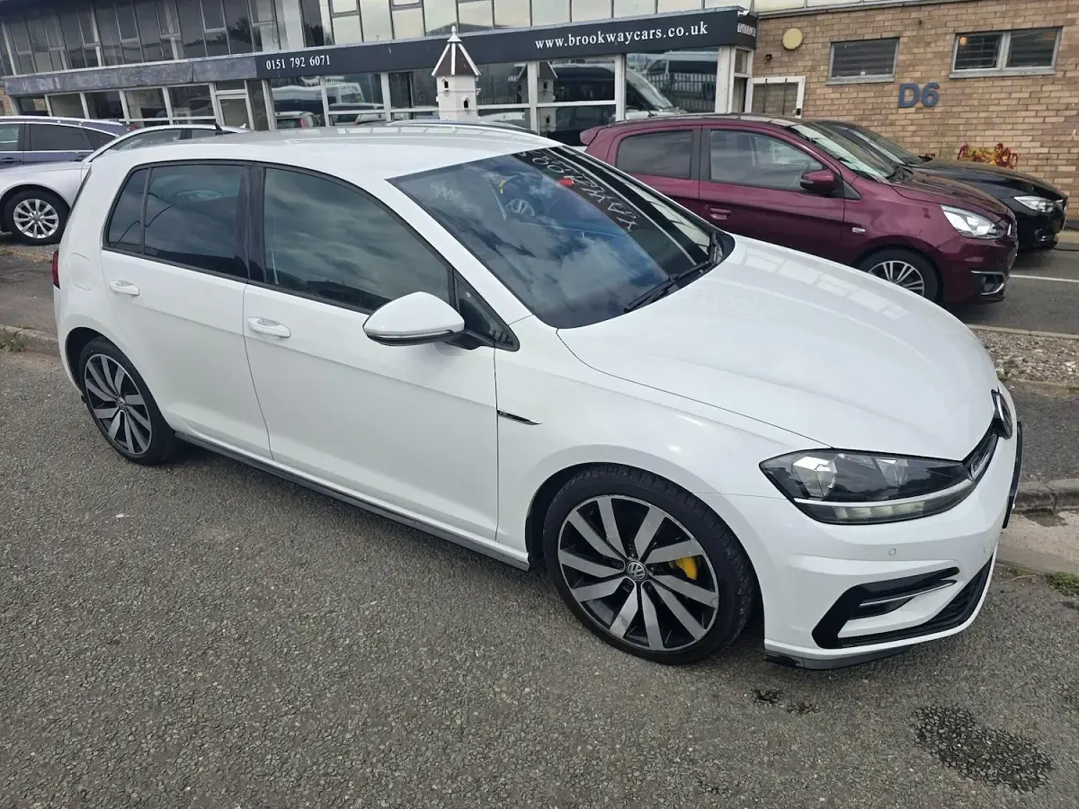 Used VW Golf VII R-line 150 HP (110 kW) 2018 White Hatchback