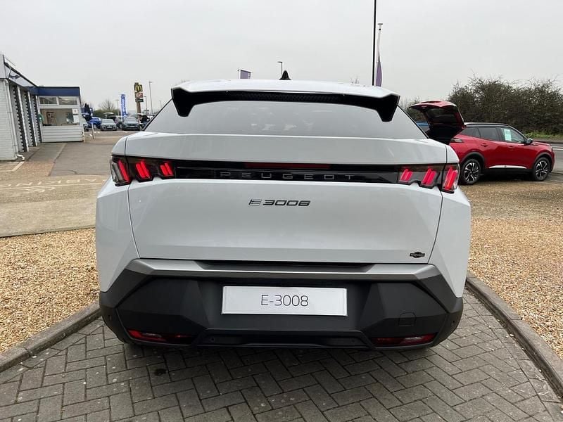 Used Peugeot e-3008 Allure 152 kW (207 HP) 2025 White SUV