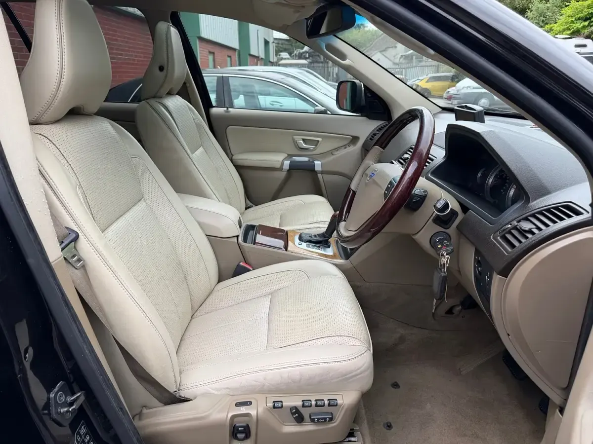 Used Volvo XC90 Executive 200 HP (147 kW) 2012 Black SUV