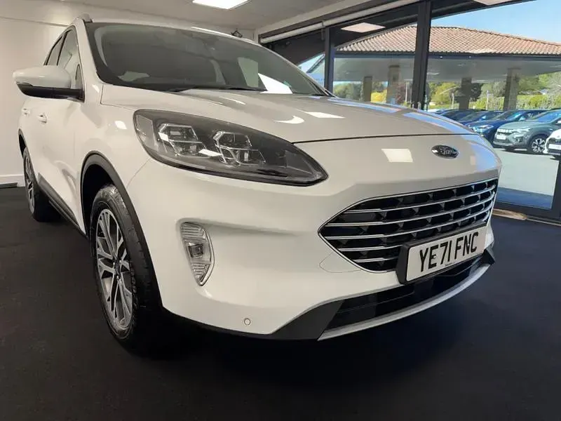 Used Ford Kuga Titanium 120 HP (88 kW) 2021 White SUV
