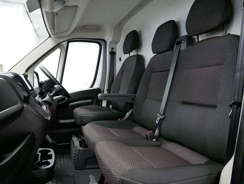 Used Citroën Relay 140 HP (102 kW) 2023 Grey Van