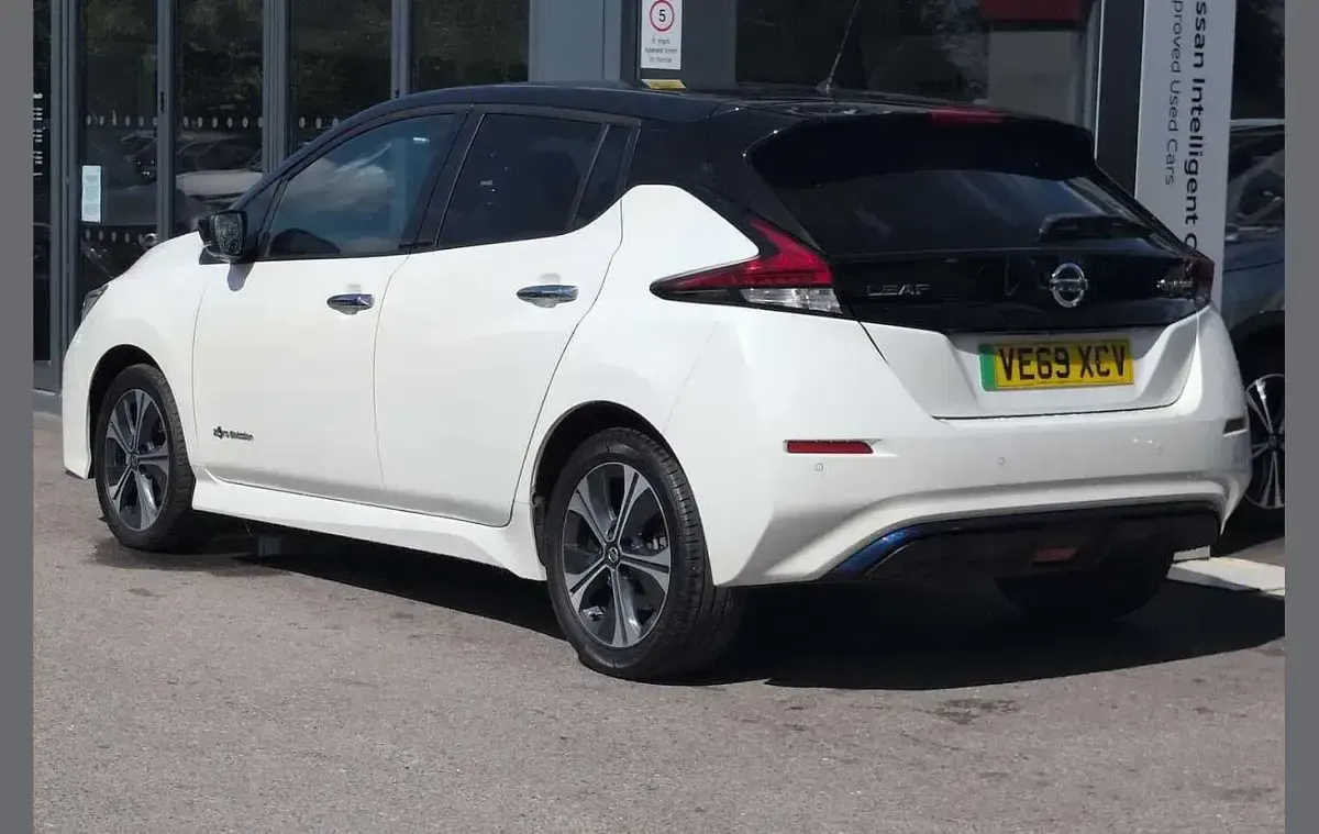 Used Nissan Leaf Tekna 160 kW (218 HP) 2020 White Hatchback