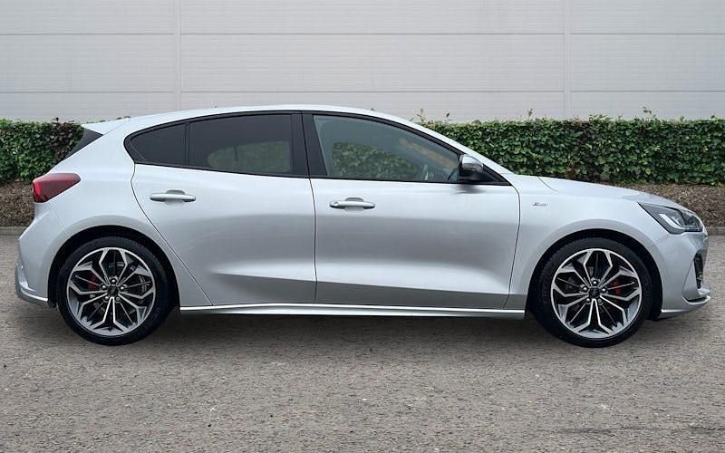 Used Ford Focus ST-Line 125 HP (91 kW) 2024 Silver Hatchback