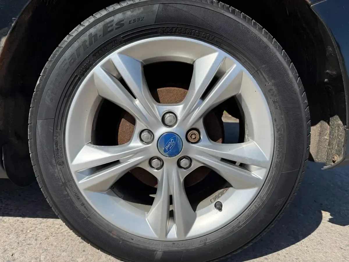 Usado Ford Focus Zetec 115 HP (84 kW) 2012 Preto Citadino