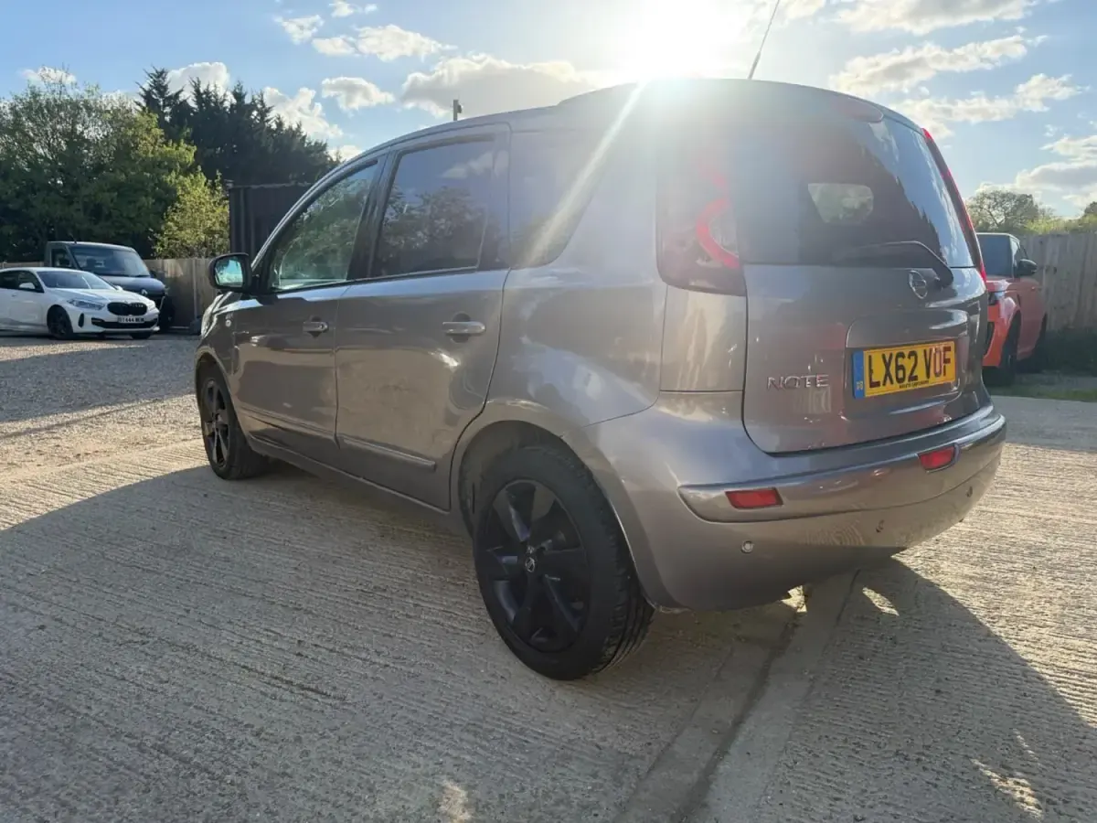 Używany Nissan Note N-TEC 110 KM (80 kW) 2012 Beżowy Hatchback