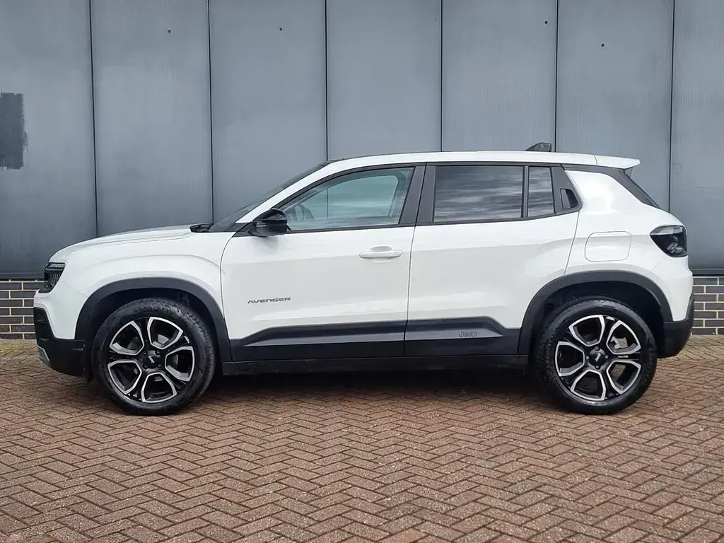 Begagnad Jeep Avenger Altitude 100 HK (73 kW) 2024 Vit SUV