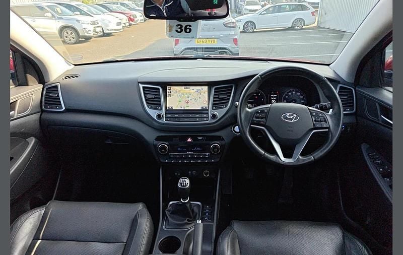 Used Hyundai Tucson Premium SE 134 HP (98 kW) 2017 Red SUV