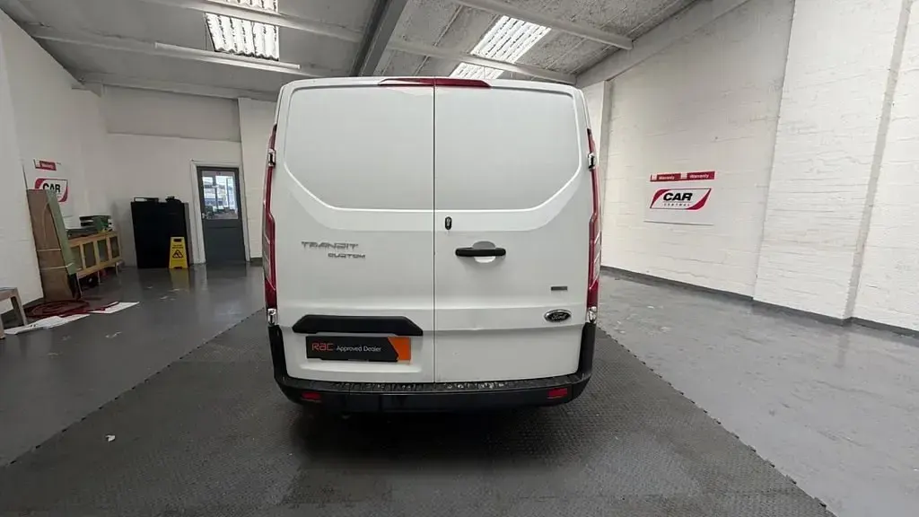 Used Ford Transit Custom 105 HP (77 kW) 2019 White Van