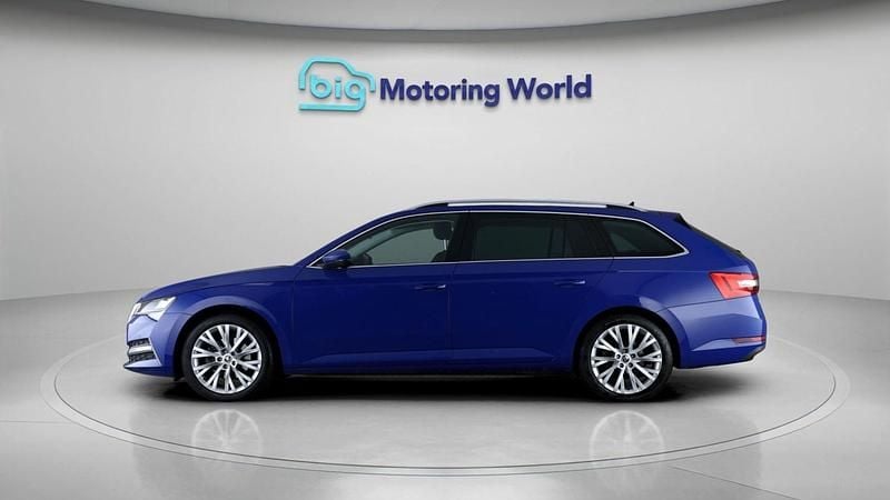 Usado Skoda Superb SE Technology 218 CV (160 kW) 2020 Azul Familiar