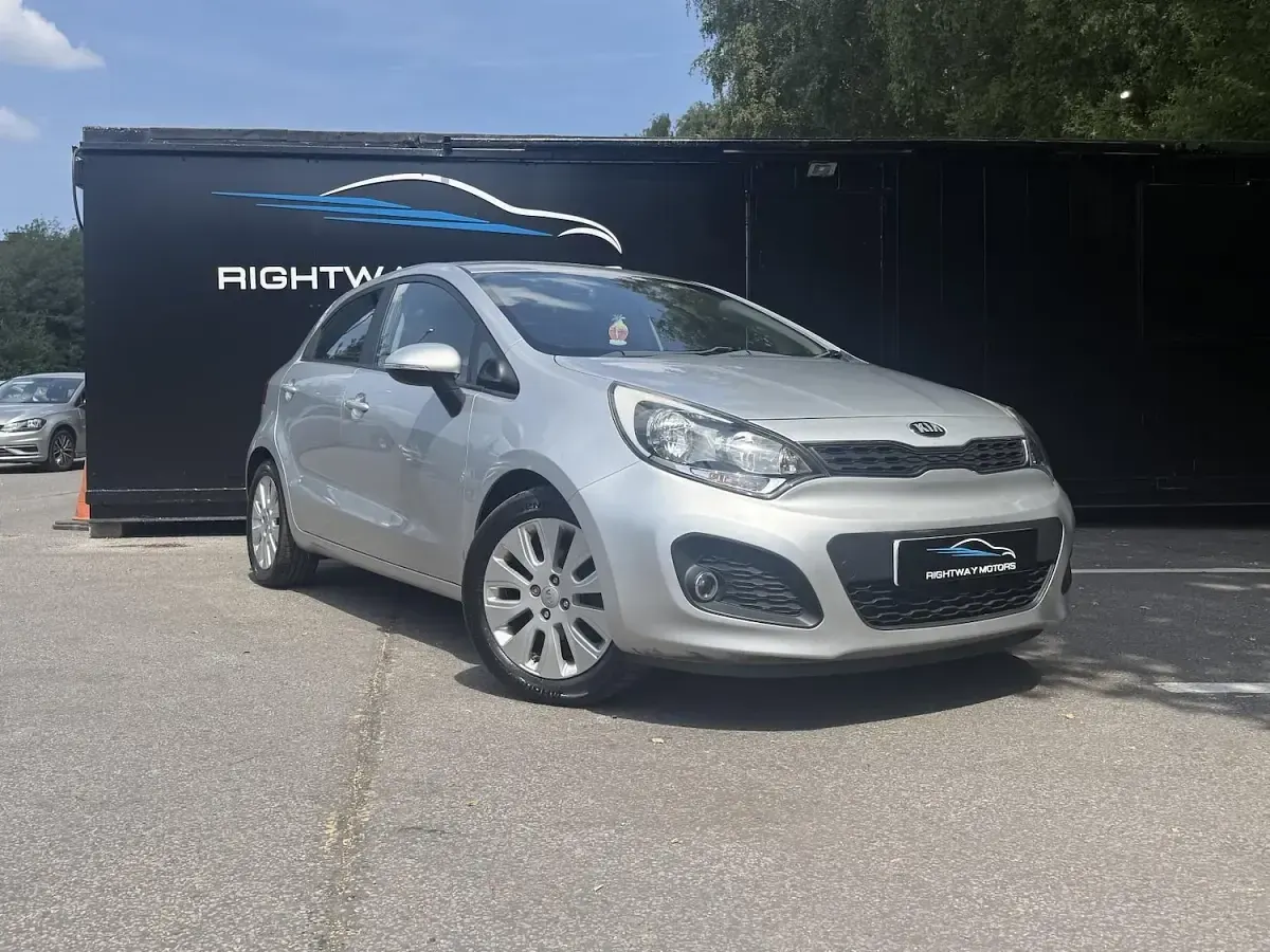 Used Kia Rio 84 HP (61 kW) 2013 Silver Hatchback