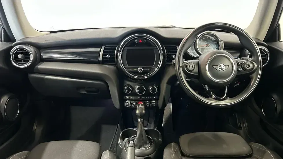 Used Mini Cooper Hatch 134 HP (98 kW) 2018 Red Hatchback