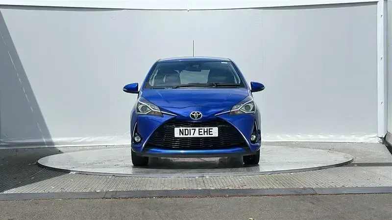 Used Toyota Yaris Design 111 HP (81 kW) 2017 Blue Hatchback