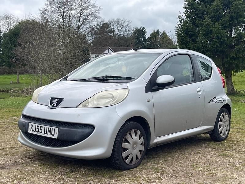Used Peugeot 107 68 HP (50 kW) 2005 Silver Hatchback
