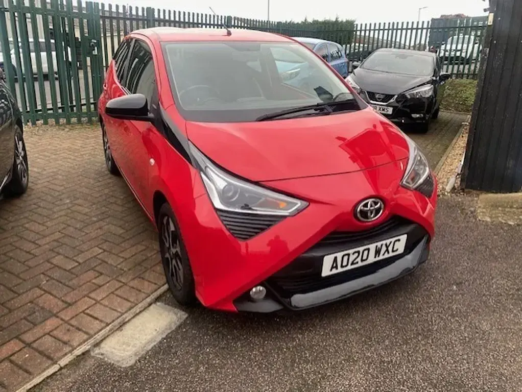 Used Toyota Aygo Trend 72 HP (52 kW) 2020 Red Hatchback