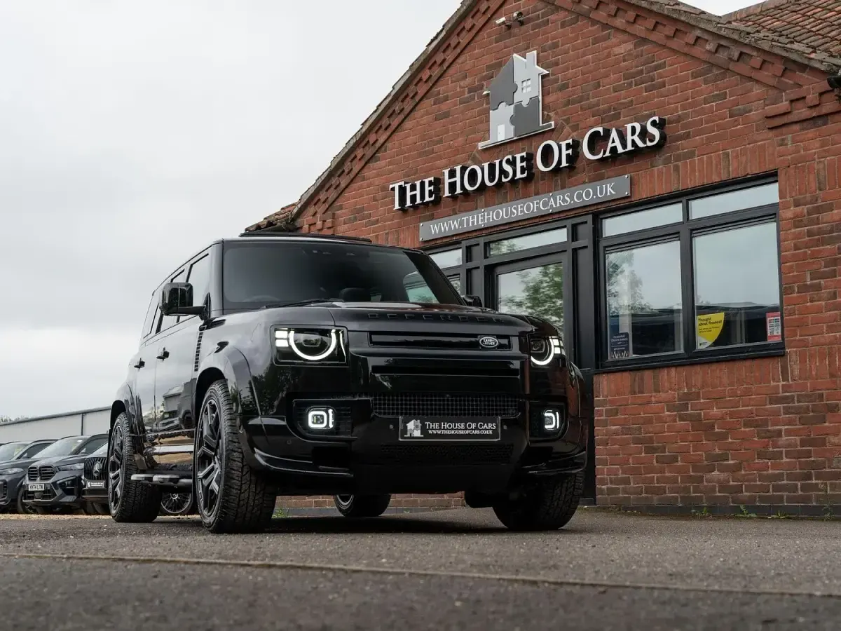 New Land Rover Defender SE Dynamic 2026 Black SUV