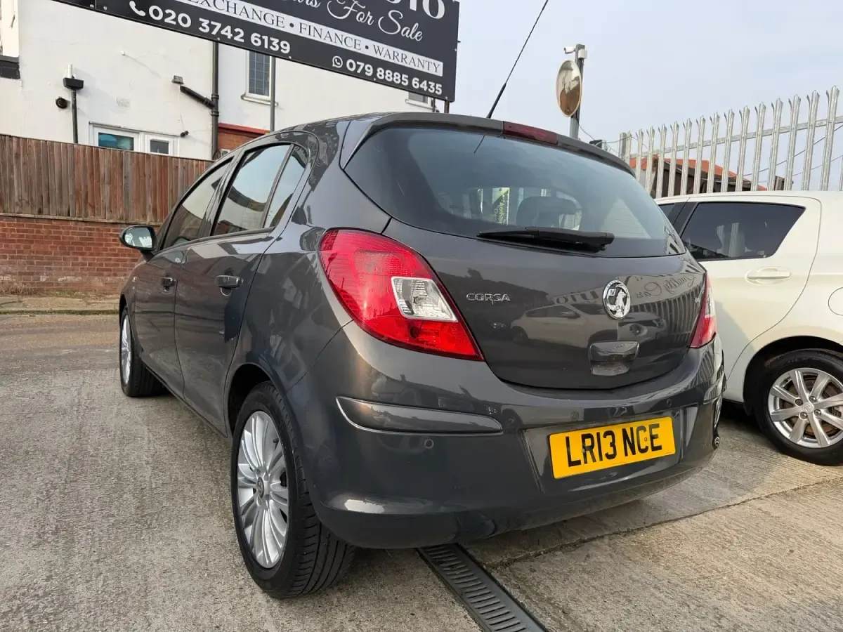 Gebraucht Vauxhall Corsa 100 PS (73 kW) 2013 Grau Kleinwagen
