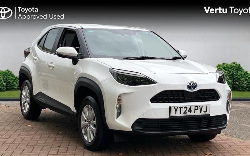 Used 2025 Toyota Yaris Hybrid Estate | £20,761 (Super price) - Image 1/4