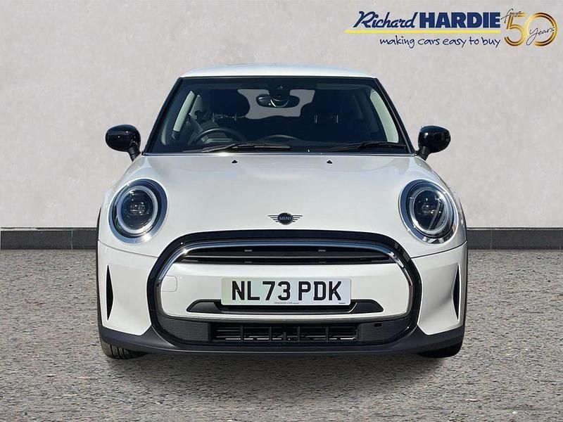 Begagnad Mini Cooper Classic 134 HK (98 kW) 2023 Vit Halvkombi