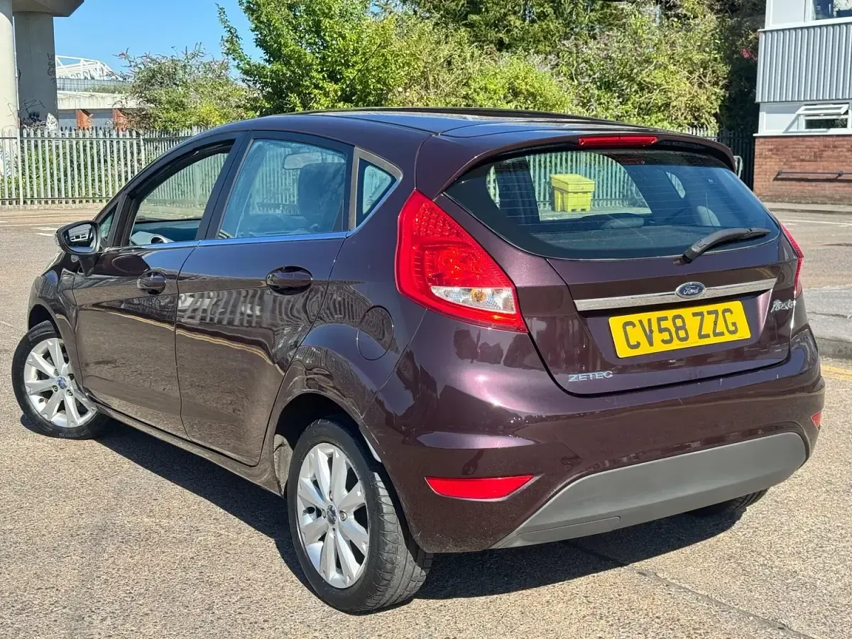 Used Ford Fiesta Zetec 82 HP (60 kW) 2008 Red Hatchback