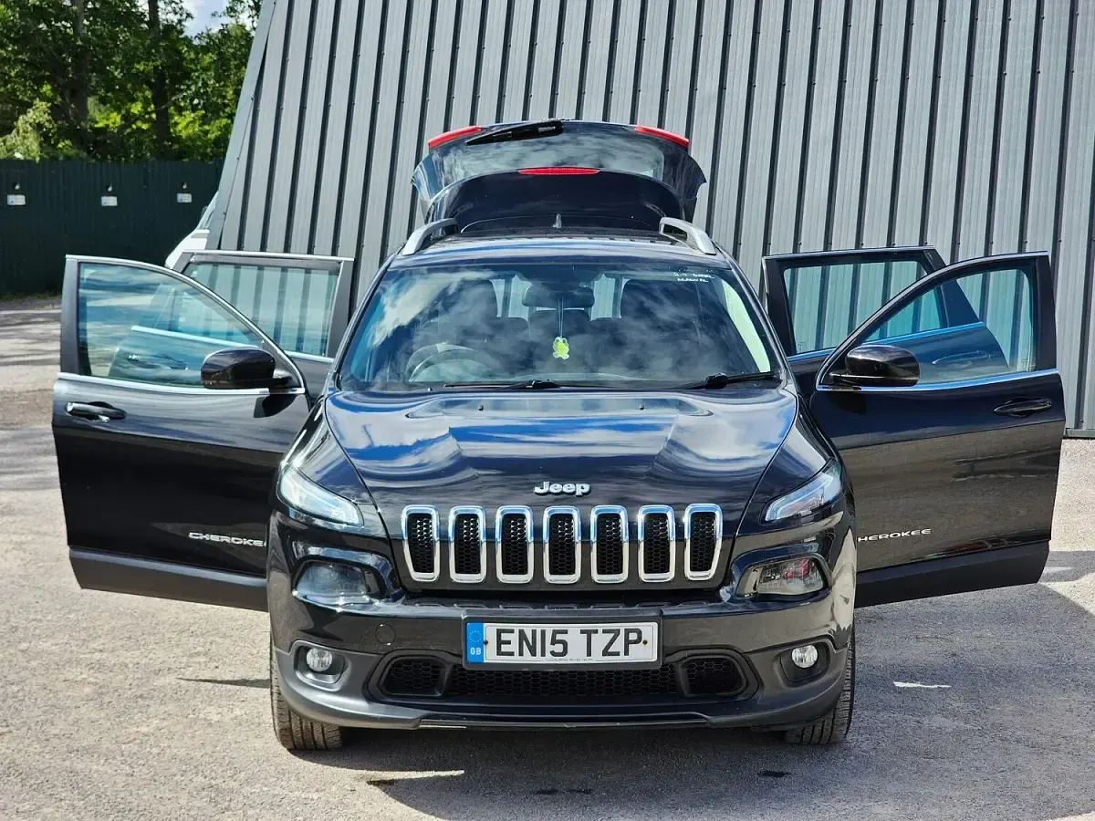 Used Jeep Cherokee Longitude 140 HP (102 kW) 2015 Black SUV