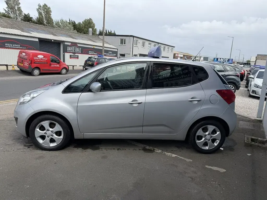 Used Kia Venga 125 HP (91 kW) 2015 Silver Hatchback