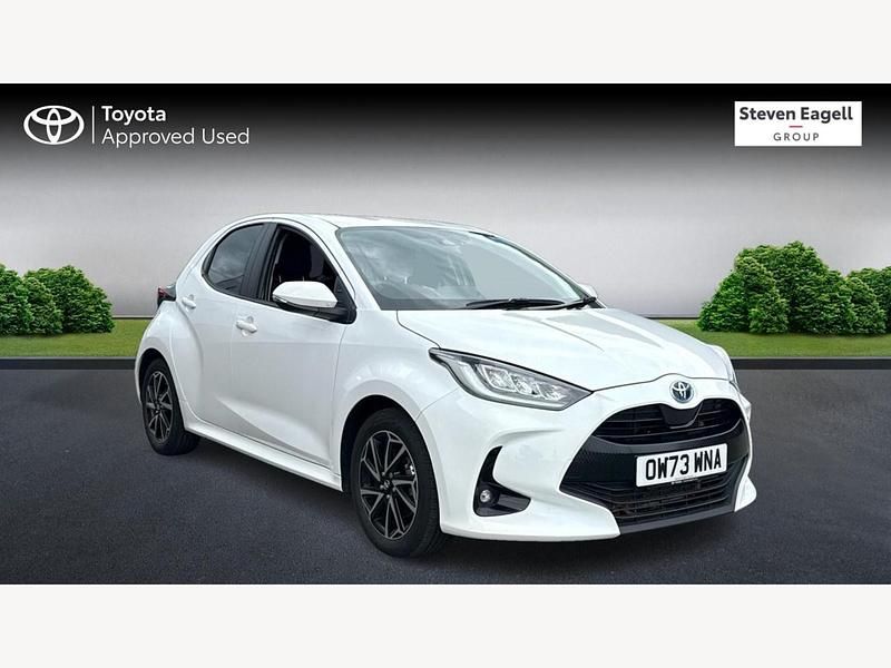 White Used 2024 Toyota Yaris Hybrid Design Hatchback | £17,727 (Fair price) - Image 1/3