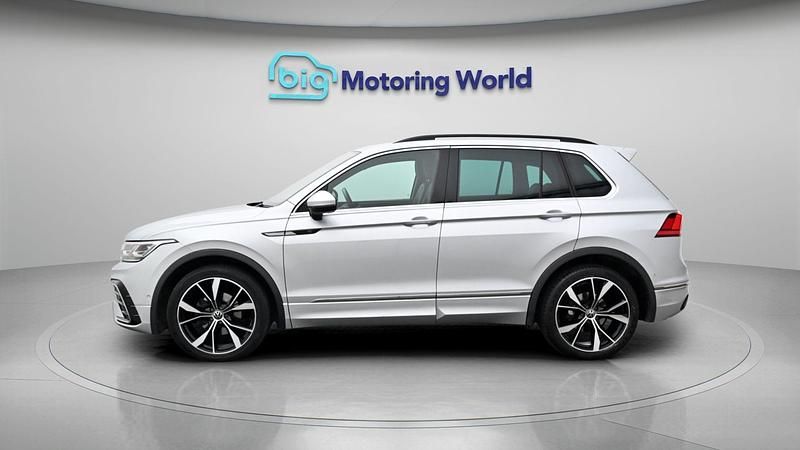 Usado VW Tiguan R-line 150 CV (110 kW) 2023 Plateado SUV