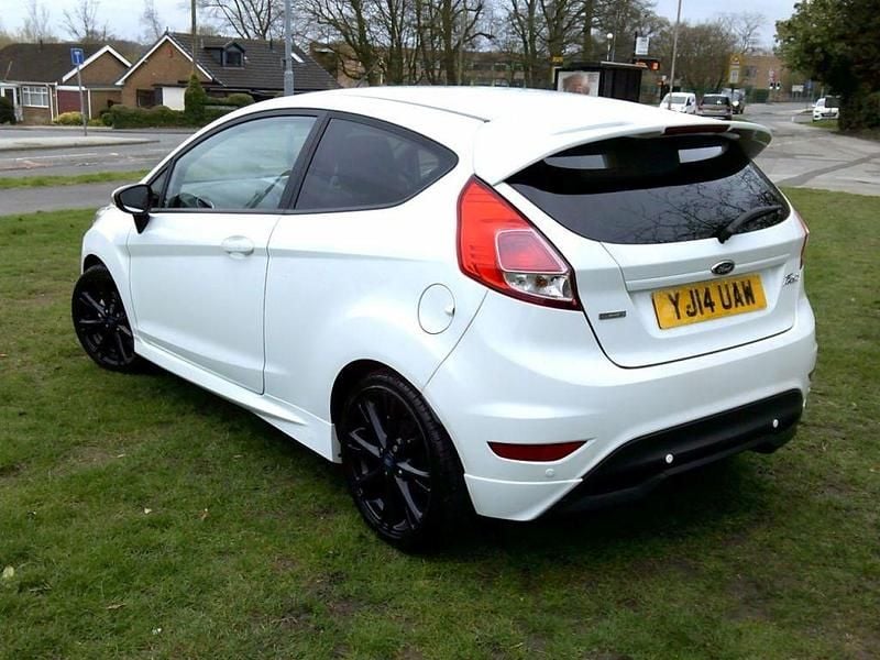 Used Ford Fiesta Zetec 2014 White Hatchback