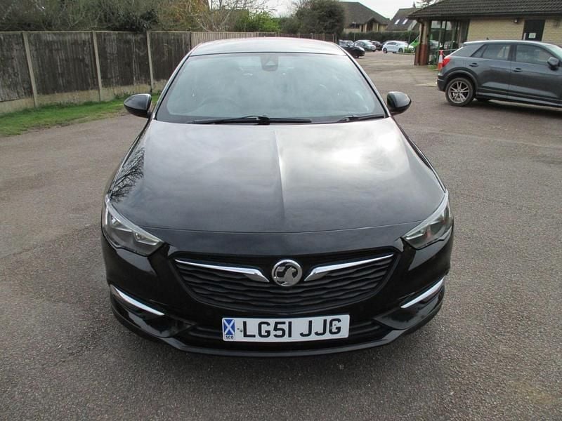 Second-hand Vauxhall Insignia SRi 170 CP (125 kW) 2019 Negru Hatchback
