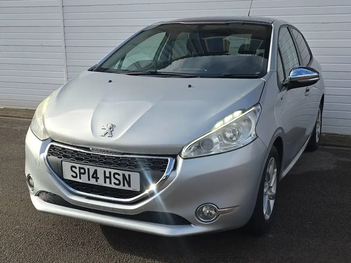 Used Peugeot 208 Style 82 HP (60 kW) 2014 Silver Hatchback