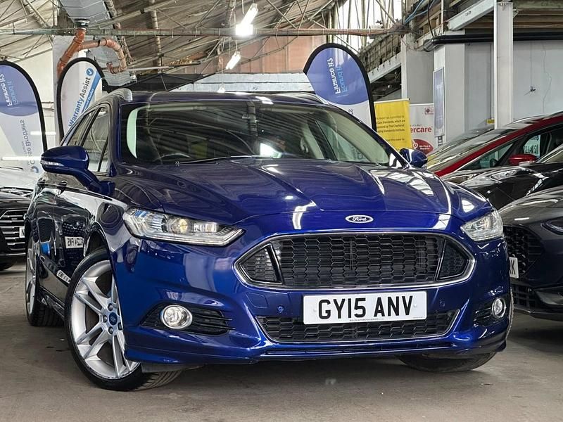 Usado Ford Mondeo Titanium 240 HP (176 kW) 2015 Azul Carrinha