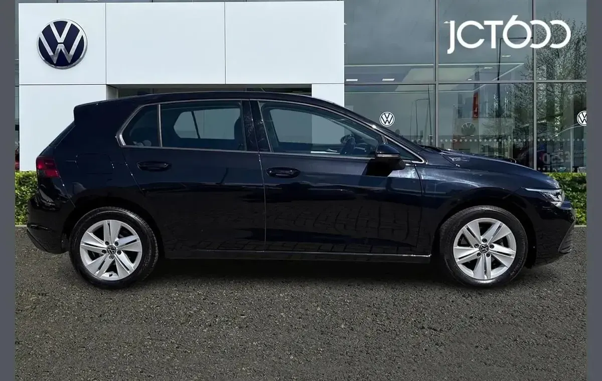 Usado VW Golf VIII Life 130 HP (95 kW) 2021 Preto Citadino