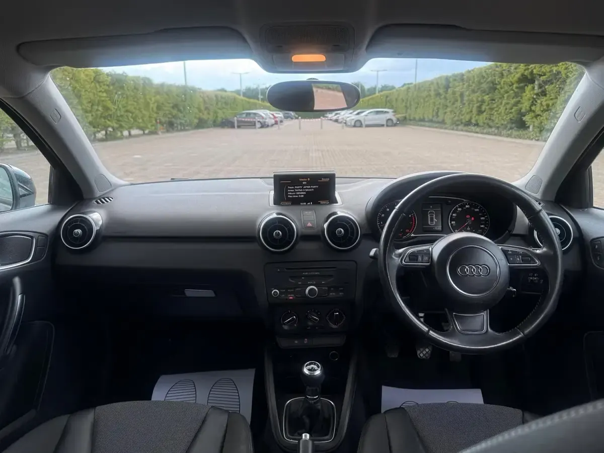 Usado Audi A1 Sportback Sport 122 CV (89 kW) 2014 Negro Utilitario