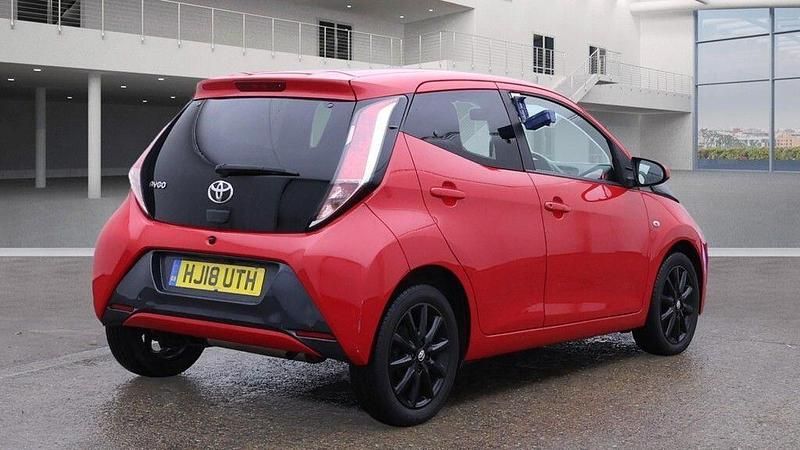 Used Toyota Aygo x-style 69 HP (50 kW) 2018 Red Hatchback
