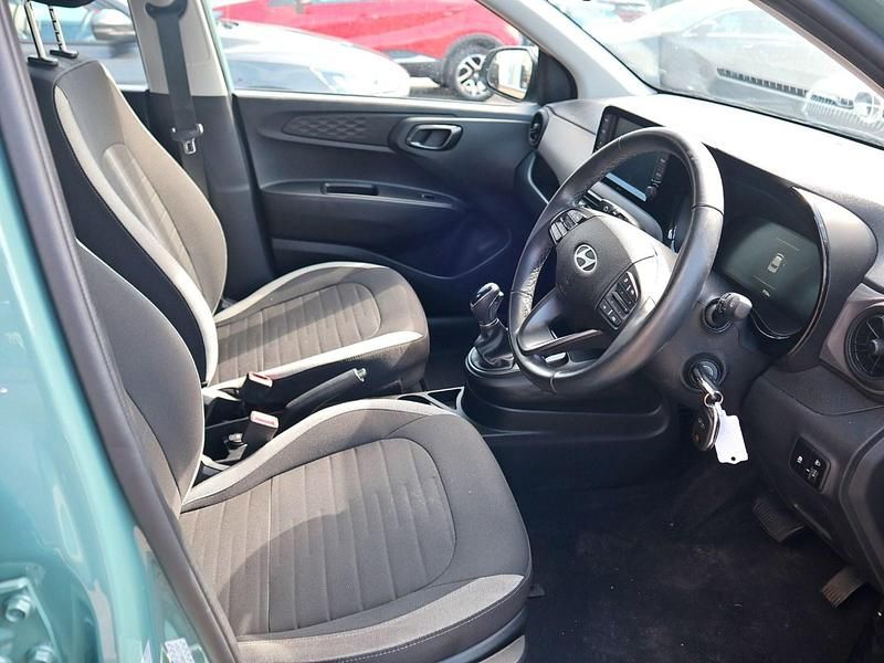 Used Hyundai i10 Advanced 2024 Mangrove green Hatchback