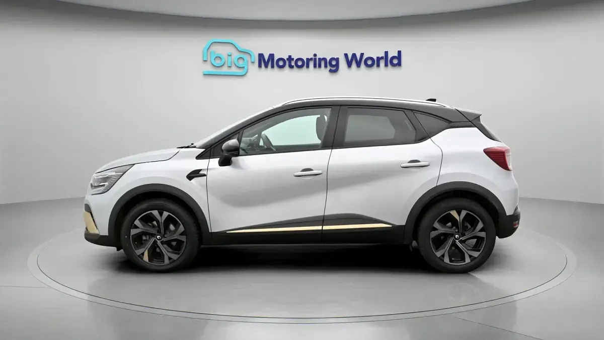 Begagnad Renault Captur Engineered 141 HK (103 kW) 2024 Grå SUV