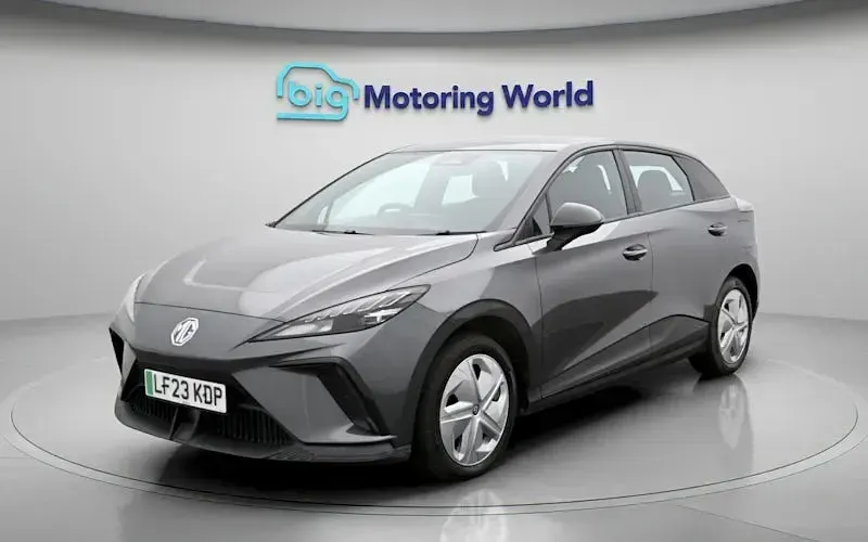 Usado MG MG4 EV SE 319 kW (435 CV) 2023 Gris Utilitario