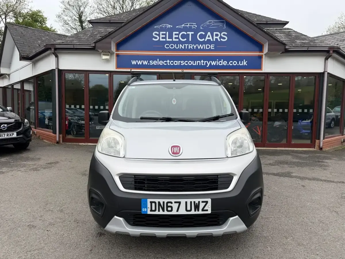 Usado Fiat Fiorino 95 HP (69 kW) 2017 Cinzento Monovolume