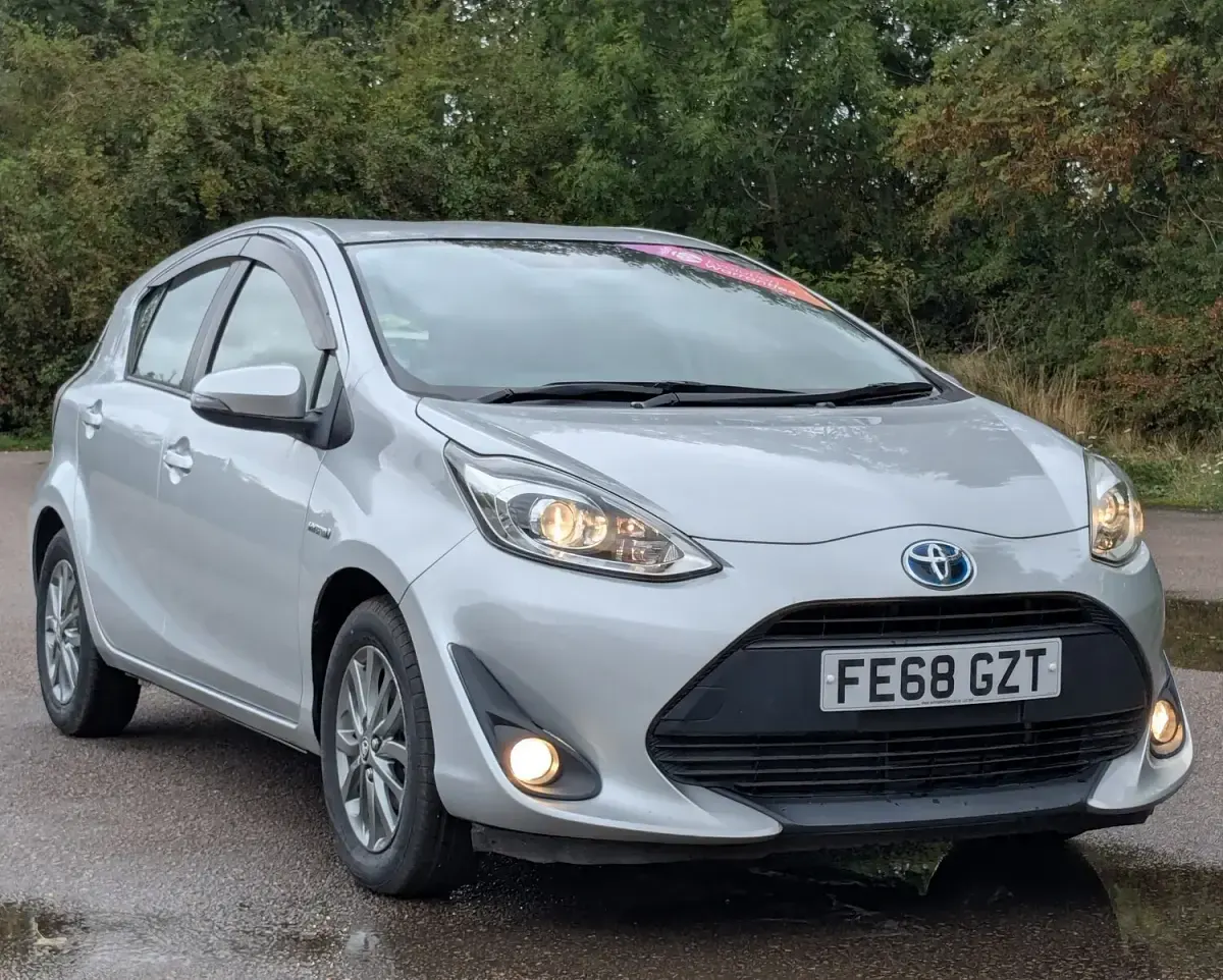 Used Toyota Corolla 100 HP (73 kW) 2024 Silver Hatchback