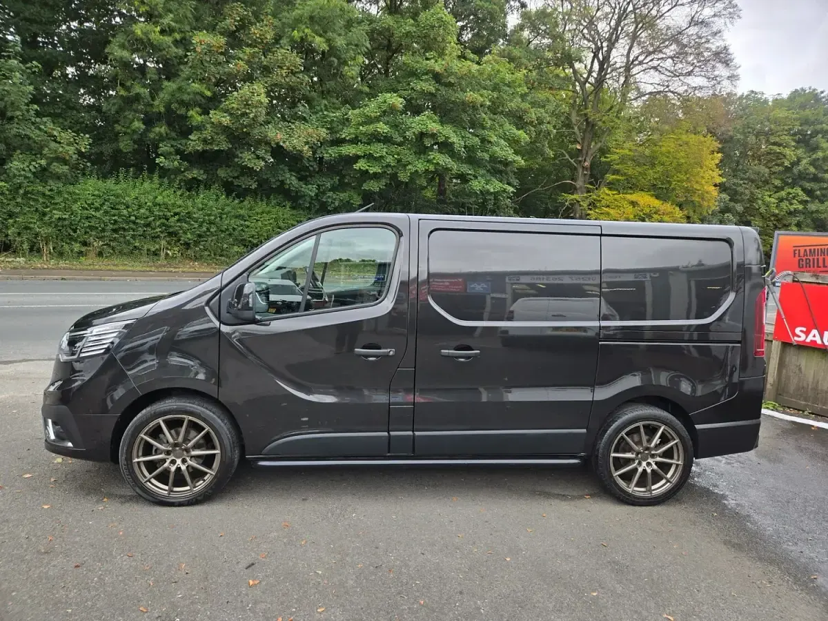 Used Renault Trafic 2023 Black MPV