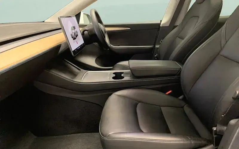 Usado Tesla Model Y Long Range AWD 286 kW (389 HP) 2025 SUV