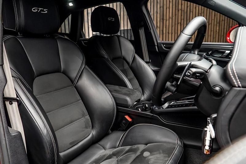 Used Porsche Macan 2023 Red SUV