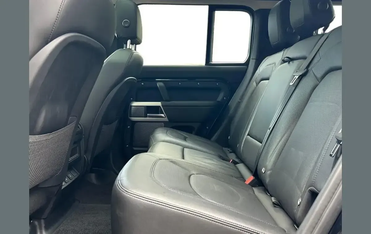 Używany Land Rover Defender 245 KM (180 kW) 2024 Czarny SUV