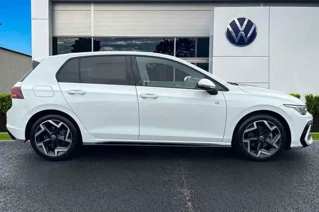 Used VW Golf VIII R-line 150 HP (110 kW) 2025 White Hatchback
