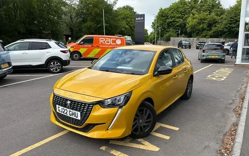 Używany Peugeot 208 Active Premium 75 KM (55 kW) 2022 Hatchback