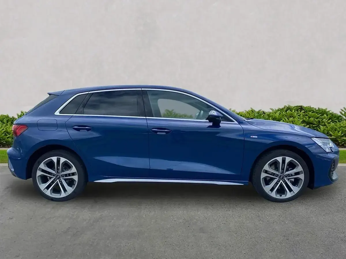 Used Audi A3 Sportback S-Line 204 HP (150 kW) 2026 Blue Hatchback