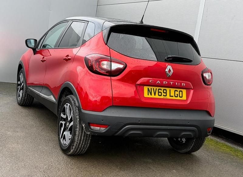 Used Renault Captur Iconic 89 HP (65 kW) 2020 Red SUV