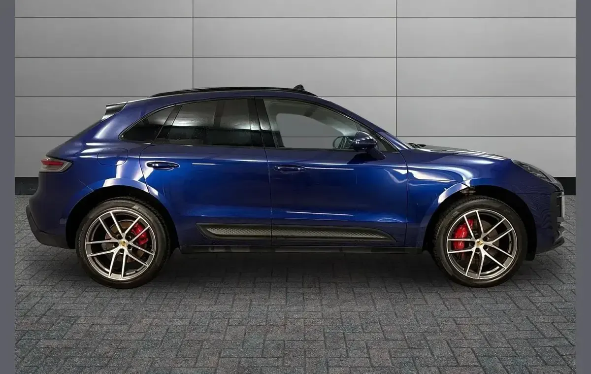 Used Porsche Macan 374 HP (275 kW) 2024 Blue SUV