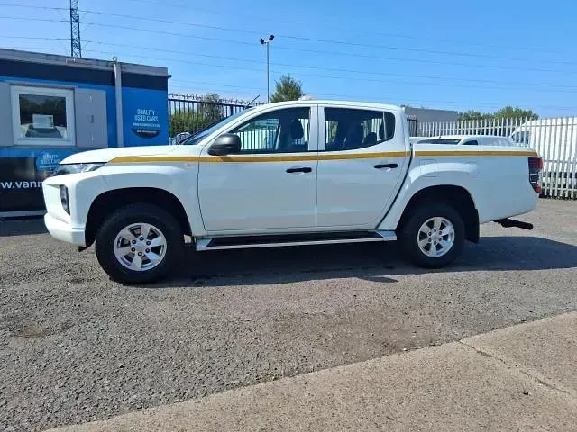 Used Mitsubishi L200 150 HP (110 kW) 2020 White Pickup